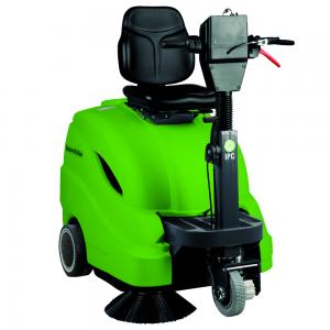 IPC Eagle 512 Rider 28&quot;
Battery Operated Vacuum
Sweeper w/ On-board Charger,
145ah Battery